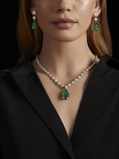 Emerald Jewelry Necklace, Emerald And Diamond Necklace, Bridal Necklace Designs, Diamond Jewelry Set, Cute Engagement Rings, Expensive Jewelry Luxury, Trending Necklaces, Diamond Necklace Set, Diamond Jewelry Necklace