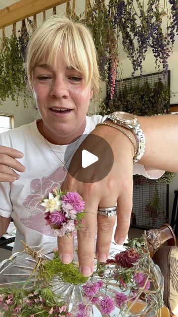 Dried Flower Rings, Flower Arrangements In A Vase, Dried Flower Ring, Hair Flowers Wedding, Freeze Dried Flowers, Painted Purses, Cut Garden, Women's Retreat, At Home Workouts For Women