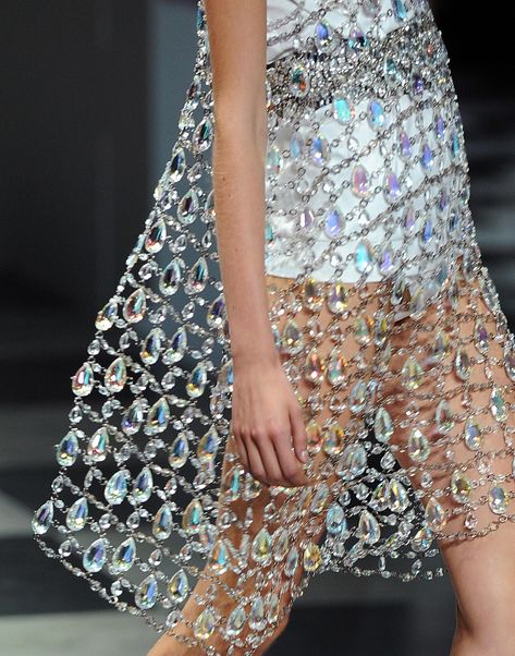 Prada: Spring 2010. This collection was based around creating garments out of jewels. #prada #jewels #iridescent Crystal Dress, Prada Spring, Couture Mode, Couture Details, Fashion Aesthetic, All That Glitters, Fashion Details, Couture Fashion, Bling Bling