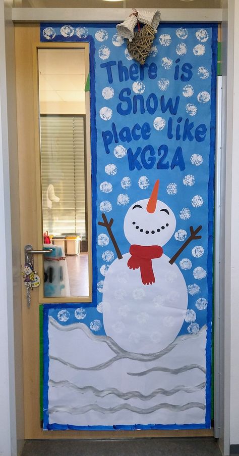 3d Snowman Door Decoration, Let It Snow Door Decorations For School, Winter Door Decorations Classroom Simple, Snow Door Decorations For School, Classroom Door Winter, Snowman Kindergarten, Snowman Door Decoration, Space Activities Preschool, Winter Door Decorations Classroom