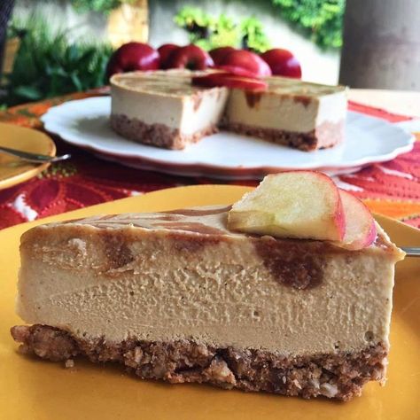 Raw Caramel Apple Cheesecake [Vegan, Gluten-Free] - One Green PlanetOne Green Planet Vegan Caramel Apple, Raw Vegan Cheesecake, Vegan Apple Cake, Earth Food, Raw Cheesecake, Cheesecake Vegan, Caramel Apple Cheesecake, Raw Vegan Desserts, Apple Cheesecake