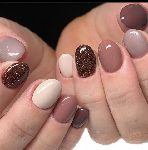 Sns Nails With Design, Gel Oval Nails, Fall Oval Nails, End Of Summer Nails Color, Oval Shaped Nails, Hello Nails, Oval Nails, Neutral Nails, Dipped Nails