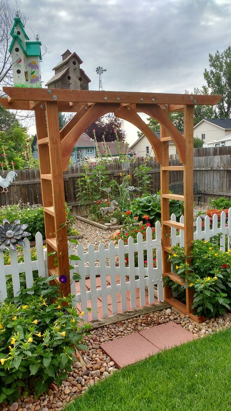 Front Yard Arch Entrance, Wooden Archway Garden, Wooden Arch Garden Entrance, Picket Fence With Arbor Gate, Wooden Arbor With Gate, Pergola Planter, Garden Archway, Backyard Seating, Outdoor Buildings