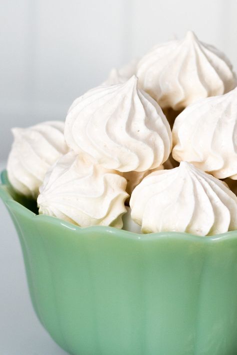 Vanilla Meringue Cookies, Easy Meringues, Baker Bettie, Pecan Snowball Cookies, French Meringue, Meringue Cookie Recipe, Baked Meringue, Russian Tea Cake, Meringue Kisses