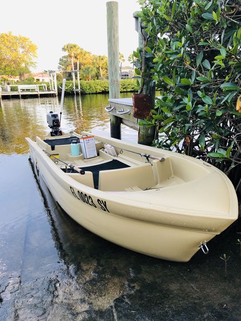 This micro skiff drafts 4.5” on average. Really fun little boat. #backcountry#fishing#skanu#shalllowwaterskiff Micro Skiff, Canoe Plans, Shallow Water, Air Ride, Boat Design, Small Boats, Boats, Fishing, Fish