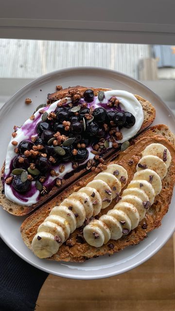 Sweet Breakfast Toast, Simple Breakfast Ideas Healthy Quick, Peanut Butter On Toast, Sourdough Topping Ideas, Sourdough Toast Breakfast, Toast Ideas Breakfast, Breakfast With Granola, Toast Breakfast Ideas, Sourdough Peanut Butter