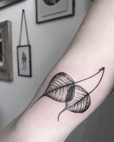 191 Likes, 4 Comments - Remy (@rrrrrremy) on Instagram: “ Bodhi skeleton leaf Thank you Rachel . . . Inspired by the beautiful X-ray art from Albert…” Bodhi Leaf Tattoo, Tattoos For Protection, Bodhi Tattoo, Mum Tattoo, Leaves Tattoo, Xray Art, Buddhist Tattoo, Leaf Tattoo, Bodhi Leaf