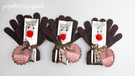 Reindeer Glove Treats | Cute Teacher Christmas Gift Ideas from Pigskins & Pigtails Kids Gloves Christmas Gift, Student Christmas Gifts From Teacher Gloves, Glove Christmas Gifts, Glove Christmas Gifts For Students, Christmas Gloves Gift Ideas, Glove Gift Ideas Christmas, Glove Gift Ideas, Christmas Gift Ideas For Students, Gloves Gift Ideas