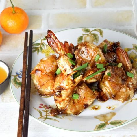 Pan-fried shrimps with Premium Soy Sauce- How to make in 4 simple steps – Taste Of Asian Food Asian Prawns Recipe, Chinese Prawn Recipes, Small Shrimp Recipes, Small Shrimp, Pan Fried Shrimp, Asian Shrimp, Trendy Recipes, Recipe Shrimp, Recipes Shrimp