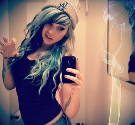 Pretty Blue Hair Inspiration, Scene Queen Hair, Ambrehhh Is Dead, Amber Katelyn Beale, Medium Scene Hair, Curly Scene Hair, Alternative Hairstyles, Long Scene Hair, Indie Scene Hair