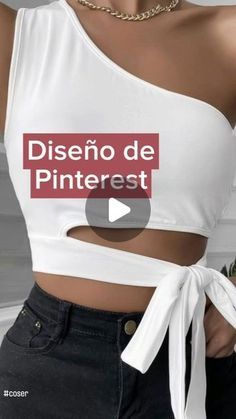 Jeca Costura on Instagram: "Crop top #coserfacil #coser #diycostura #costura #jeca_costura #diy #pinterestoutfit #modista #croptop #estudiardiseñodemodas #emprendercostura #aprenderpatronaje #coserprincipiantes #patronajeyconfeccion creditos imagen https://co.pinterest.com/pin/823244006920369404/" 2023 Crop Top, Poker Face, Lady Gaga, Poker, Casual Shorts, Crop Top, Crop Tops, Sewing, Tela