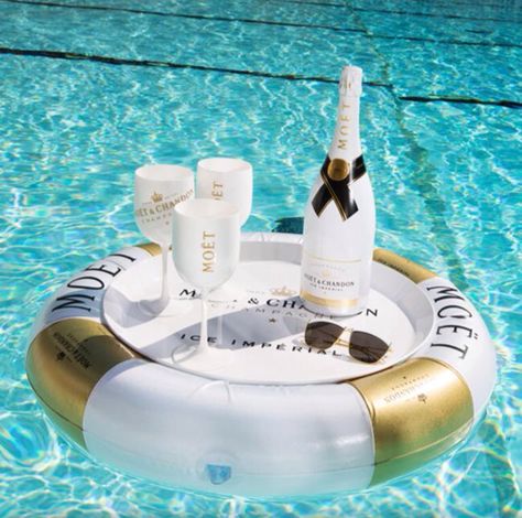 ❤️OMG...Yes Please! I want this floating in my pool!! 😎 Moet Champagne, Rich Aunt, Amazing Pools, Living By The Sea, Las Vegas Party, Pool Floaties, Girls Brunch, Vegas Party, Visual Marketing