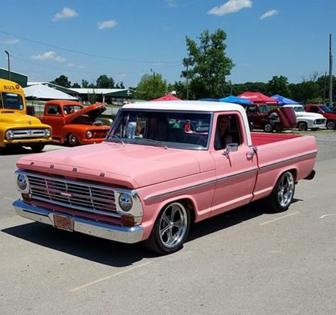 Pink Classic Truck, Pink Pick Up Truck, Pink Chevy Trucks Old, Pink Square Body Truck, Pink Ford F150, Old Pick Up Trucks, Pink Pickup Truck, Pink Ford Truck, Pick Up Truck Aesthetic