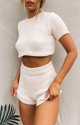 Knit Two Piece Set, Bikinis Crochet, Knitted Clothes, Crochet Inspo, Looks Chic, Knit Shorts, Airport Outfit, Knitting Ideas, Two Piece Outfit