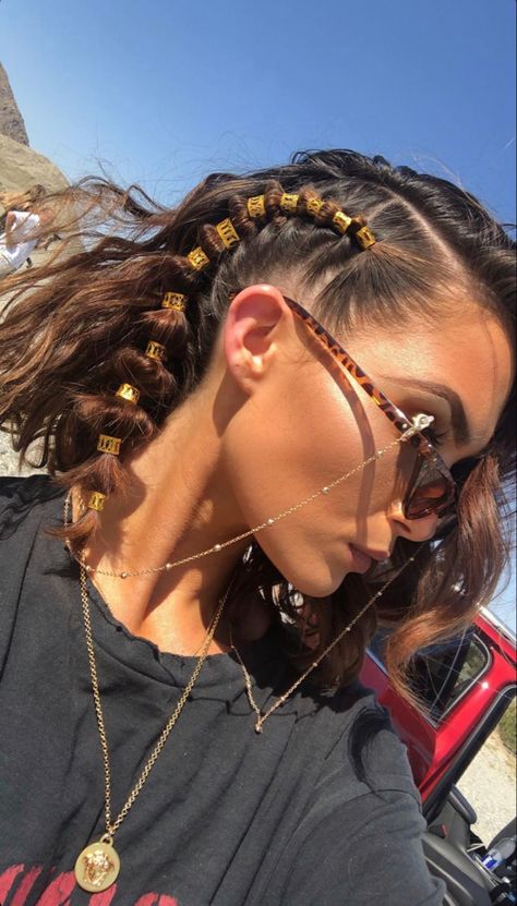 Curly Festival Hair, Outfit Recital, Complicated Braids, Ponytail Inspiration, Lazy Day Hairstyles, Rave Hair, Second Day Hairstyles, Hippie Hair, Greasy Hair Hairstyles