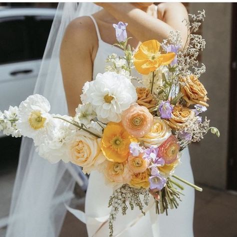 Colorful Wedding Flowers, Wedding Bouquets Bride, Bright Wedding, Wedding Look, Garden Party Wedding, Ceremony Flowers, Wildflower Wedding, Wedding Officiant, Wedding Mood