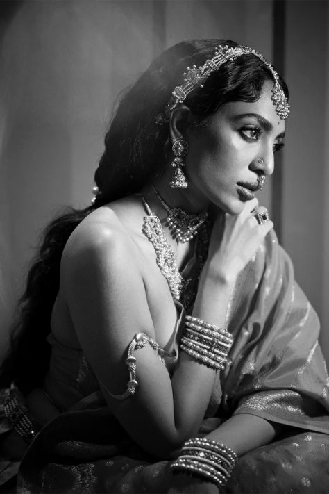 South Asian Reference Photos, Indian Portrait Photography, Indian Woman Aesthetic, Shobita Dhulipala, Tamil Aesthetic, Asian Photoshoot, Royal Indian, Desi Aesthetic, Portrait Photography Women