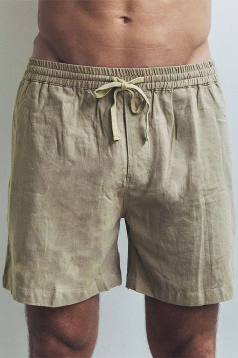 Linen Shorts Men, Style Ibiza, Mens Linen Shorts, Mens Cotton Shorts, Mens Shorts Outfits, Diy Shorts, M 16, Linen Blend Pants, Elegante Casual