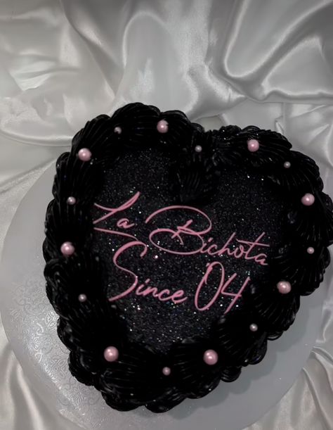 Black And Pink Heart Shaped Cake, Black And Pink Cake Design, Pink And Black Heart Cake, Black And Pink Birthday Cake, Black And Pink Birthday Theme, Pink And Black Birthday Cake, Black And Pink Cake, Black Glitter Cake, Black Heart Cake