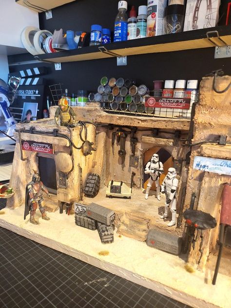 Star Wars Legion Diorama, Star Wars Diorama Diy, Starwars Diorama, Diaroma Ideas, Funko Display Ideas, Star Wars Diorama, Star Wars Miniatures, Droid Depot, Mos Eisley