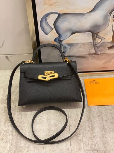 Chanel Mini Rectangle, Chanel Handbags Classic, Aesthetic Backpack, Chanel Mini, Kelly Bag, Selfie Ideas Instagram, Fancy Bags, Style Outfits, Chanel Handbags