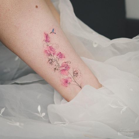 101 Best Sweet Pea Tattoo Ideas You Have To See To Believe! 7 Outsons Sweet Pea Flower Tattoos, Pea Flower Tattoo, Sweet Pea Flower Tattoo, Daisy Tattoo Meaning, Pea Tattoo, Sweet Pea Tattoo, Sweet Pea Flower, April Birth Flower, Red Rose Tattoo