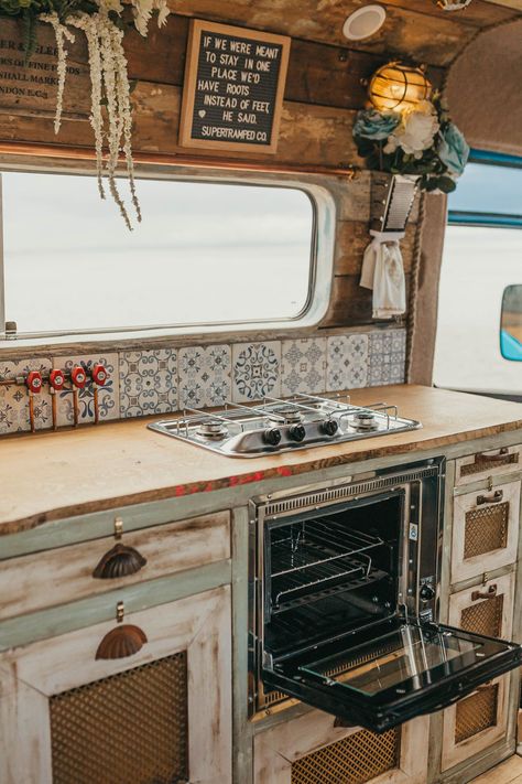 Shabby Chic Campers, Beach Inspired Decor, Camping Vintage, Bus Living, Tiny Home On Wheels, Van Conversion Interior, Bus House, Van Life Diy, Bus Life