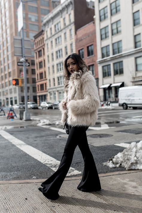 NYFW Look: That 70's Flare — Pau Dictado Shaggy Coat Outfit, Coated Jeans Outfit, Shaggy Fur Coat, Flare Jean Outfit, Fur Coat Outfit, Winter Coat Outfits, Black Flare Pants, Winter Fashion Outfits Casual, Wideleg Pants