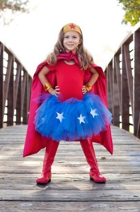 Disfraz de super heroina, muy fácil de hacer. Genial para halloween. How To Make A Tulle Skirt, Super Hero Tutu, Gold Tutu, Baby Kostüm, Blue Tutu, Handmade Costumes, Tutu Costumes, Hero Costumes, Girl Superhero