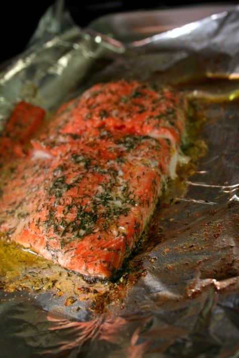 Salmon Recipes Bbq, Alaskan Salmon Recipes, Alaskan Recipes, Grilled Fruit Recipes, Alaskan Food, Dill Butter, Bbq Salmon, Fish Salmon, Alaska Salmon