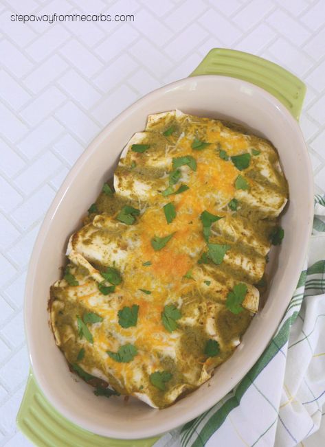 Low Carb Green Chile Enchiladas Mexican Low Carb, Keto Enchiladas, Low Carb Enchiladas, Sugar Free Recipe, Green Chile Enchiladas, Thm Dinner, Keto Green, Green Chile Sauce, Mexican Sauce