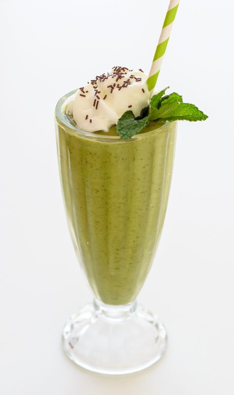 Healthy Shamrock Shake {Avocado Mint Smoothie} Tiki Punch Recipe, Diy Shamrock Shake, Healthy Shamrock Shake, Well Plated By Erin, Avocado Shake, Mint Shake, Well Plated, Mint Smoothie, Shamrock Shake