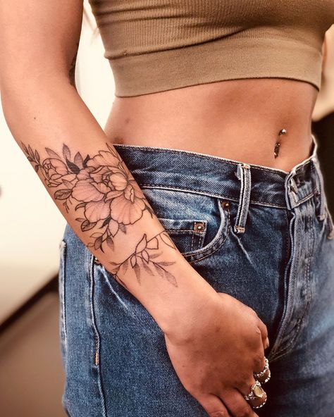 Lianna on Instagram: “Always a stressful time tattooing this client, aka my dear pain in the ass sister/best friend 🌟💗😽 Still some shading to do but here’s our…” Forearm Flower Tattoo, Tattoo Placements, Small Forearm Tattoos, Cool Forearm Tattoos, Inspiration Tattoos, Forearm Tattoo Women, Arm Tattoos For Women, Best Friend Tattoos, Girly Tattoos