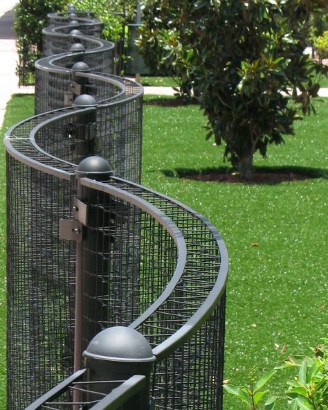 Front Yard Hedges, Gabion Design, Design For Garden, Gabion Fence, Privacy Fence Designs, Gabion Wall, Living Fence, Backyard Privacy, Garden Vines