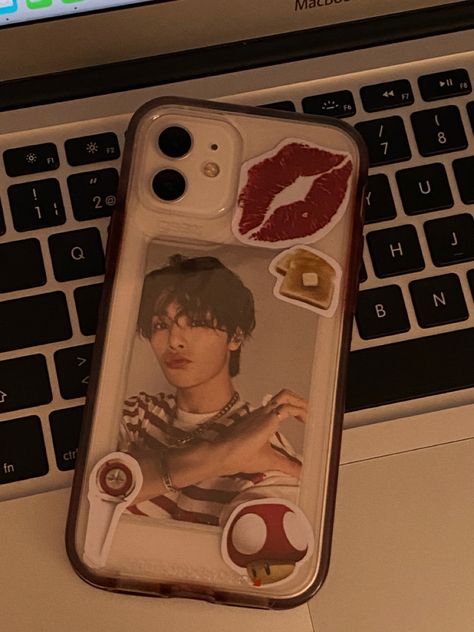 Phone Case With Photocard, K Pop Phone Case Ideas, Kpop Phone Case Ideas, Skz Phone Case, Kpop Phone Cases Aesthetic, Kids Phone Cases, Clear Phone Case Design, Kpop Phone Cases, Diy Phone Case Design