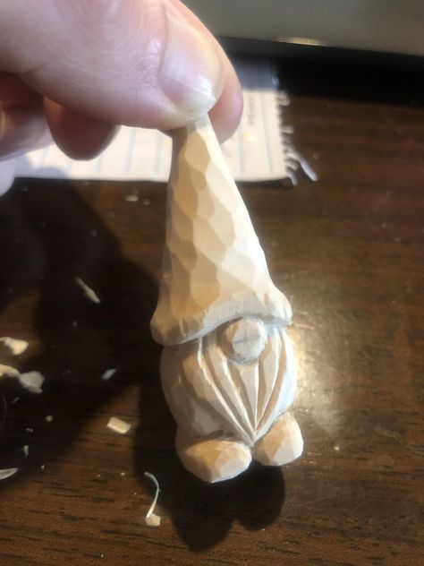 Little gnome for xmas : r/Woodcarving Whittling Patterns, Whittling Projects, Santa Carving, Dremel Carving, Simple Wood Carving, Wood Carving For Beginners, Wood Art Projects, Dremel Wood Carving, Wood Carving Designs