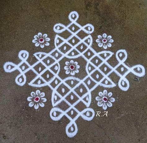 Dot Rongali Design, Kollam Muggu Designs, Mugullu Rangoli Designs, Simple Kolam Designs, Simple Rangoli With Dots, Dot Kolam, Pattern Design Drawing, Easy Rangoli Designs Videos, Very Easy Rangoli Designs