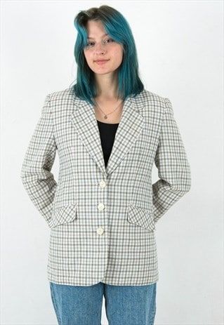 C&A 80's Women Blazer Check Plaid Sport Suit Jacket UK 10 Coat EU 36 VTG US 6 Material: 50% polyester, 50% viscose Condition: Used condition Colour: Multicolored Size: tagged as EU 36/ UK more... C&A 80's Women Blazer Check Plaid Sport Suit Jacket UK 10 Coat EU 36 VTG US 6 Material: 50% polyester, 50% viscose Condition: Used condition Colour: Multicolored Size: tagged as EU 36/ UK 10 fits approx US 6 Please be careful relying on the size, best to compare these measurements with a piece of clothing that you already own. Bust (from armpit to armpit): 21" or 53,5 cm Shoulders (from seam to seam): 18" or 45,5 cm Sleeve (from armpit to cuff as unrolled): 14" or 35,5 cm Length (from bottom of collar to bottom hem): 29" or 74 cm Model in pictures usually wears size M and is 170 cm (5,5ft) tall. D Plaid Suit Jacket, 80s Women, Women Blazer, Jackets Uk, Plaid Suit, Sports Suit, Blazers For Women, Piece Of Clothing, Suit Jacket