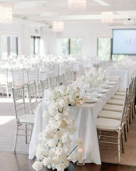 Modern Sweetheart Table, White Rose Reception Decor, Wedding Table Garland White Flowers, White Rose Garland, White Roses Sweetheart Table, White Floral Reception, White Floral Hanging Installation, Monochromatic Wedding, White Garland