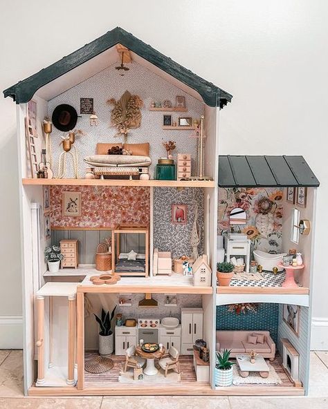 Kidkraft Dollhouse, Ikea Dollhouse, Diy Barbie House, Homemade Dolls, Diy Doll Miniatures, Doll House Plans, Doll House Crafts, Dollhouse Projects, Barbie Doll House