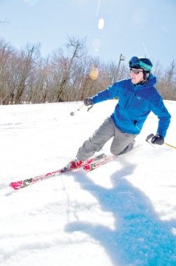 Tele Skiing has been making a quiet revival across the Blue Ridge. Telemark Skiing, Downhill Skis, Homestead Ideas, Downhill Skiing, I Love Winter, Love Winter, Snow Sports, Out West, Emergency Kit