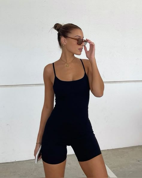 Workout Unitard Outfit, Black Shorts Unitard Outfit, Unitards Outfit, Unitard Romper Outfit, Active Romper Outfit, Active Wear Outfits Aesthetic, Fitted Romper Outfit, Unitard Outfit Ideas Summer, Black Unitard Outfit