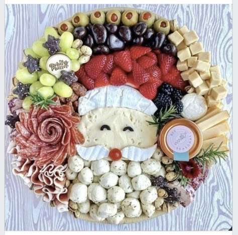 Fancy Christmas Food, Santa Charcuterie, Christmas Snack Ideas, Holiday Charcuterie, Christmas Charcuterie, Christmas Snack, Christmas Recipes Appetizers, Charcuterie Inspiration, Christmas Entertaining