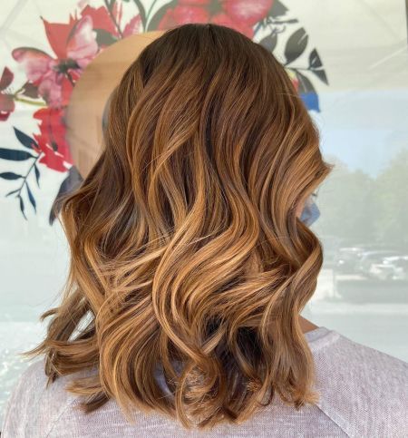 30 Cozy Caramel Hair Colors for This Season - Hair Adviser Toffee Hair Color, Light Caramel Hair, Hair Colora, Caramel Brown Hair Color, Mocha Color Hair, Caramel Blonde Hair, Caramel Brown Hair, Mocha Hair, Chestnut Hair Color