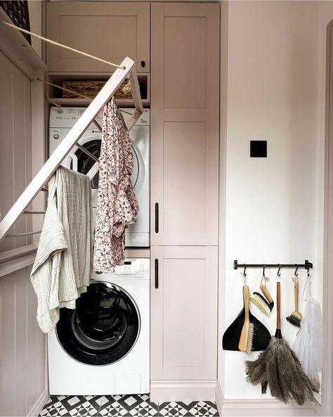 Small Laundry Room Ideas: 23 Stunning Space Saving Ideas 23 Utility Room Ideas Small, Stacked Laundry Room Ideas, Stacked Laundry, Pink Laundry Rooms, Small Utility Room, Utility Room Designs, Stacked Laundry Room, Laundry Room Ideas Small Space, Tiny Laundry Rooms