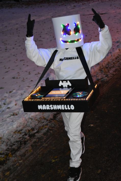 Marshmellow Dj Costume Diy, Marshmallow Costume Kids, Diy Marshmello Costume, Dj Costume For Kids, Dj Marshmello Party Ideas, Dj Marshmello Costume, Marshmallow Halloween Costume, Marshmello Costume, Marshmallow Costume