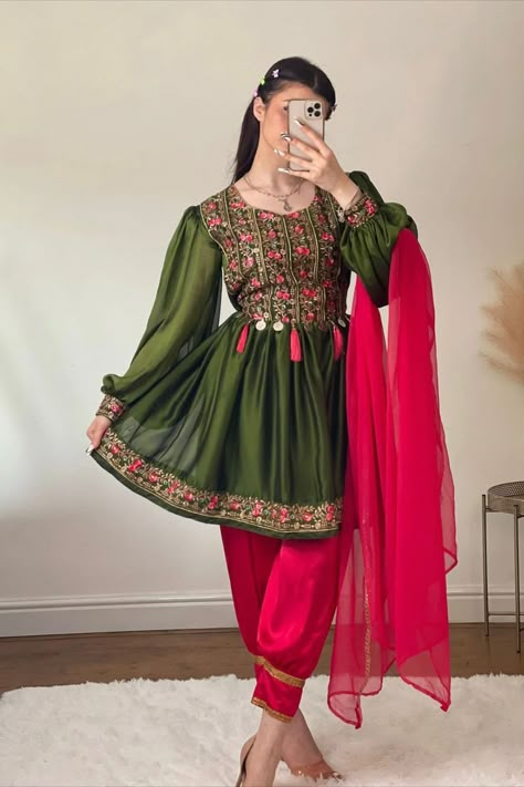 Afghani Short Frock Afghani Dress, Afghani Dresses, Afghan Culture, Cultural Dress, Afghani Clothes, Chic Evening Dress, Afghan Dress, Short Frock, Journal Lettering Ideas