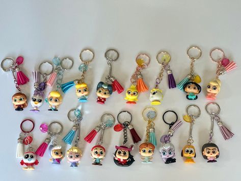 Disney Doorables Keychain, Disney Doorables, Cool Keychains, Ultimate Christmas, Disney Crafts, Things To Try, Keychains, Disney, Ships