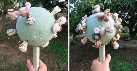 Diy Seashell Bouquet, Shell Bouquet Wedding, Diy Beach Bouquet, Sea Shell Mirrors, Seashell Diy, Shell Hunting, Shell Bouquet, Seashell Bouquet, Beach Bouquet