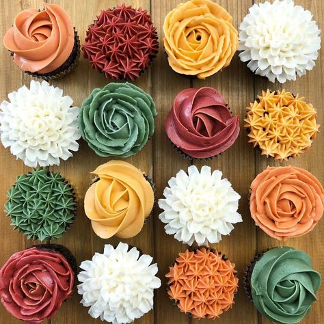 Fall Wedding Cupcakes, White Flower Cake Shoppe, Cupcakes Flores, Thanksgiving Cupcakes, Fall Cupcakes, Cupcake Decoration, Cupcakes Decorados, Creative Cupcakes, Buttercup Yellow